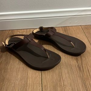 EUC OluKai Ekekeu Leather Thong Sandals Size 9 Brown